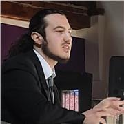 Laureato in Musica elettronica offre lezioni di: sound design; acustica musicale; composizione, mix & master in the box